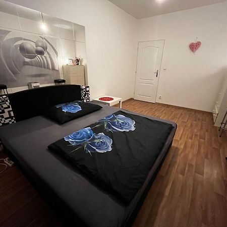 Monfas Apartment Garden City Praha Bagian luar foto
