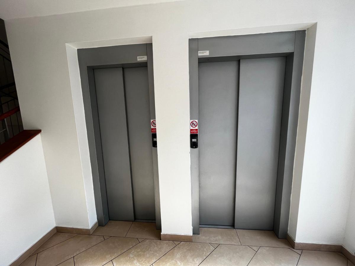 Monfas Apartment Garden City Praha Bagian luar foto