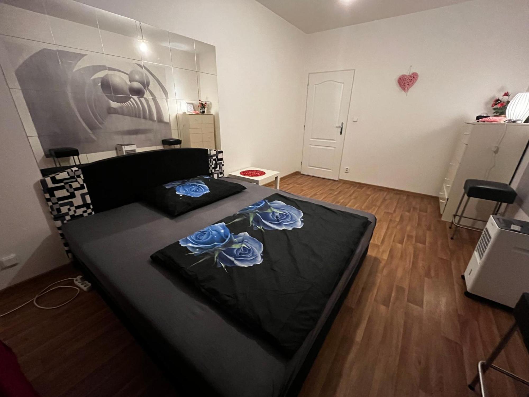 Monfas Apartment Garden City Praha Bagian luar foto